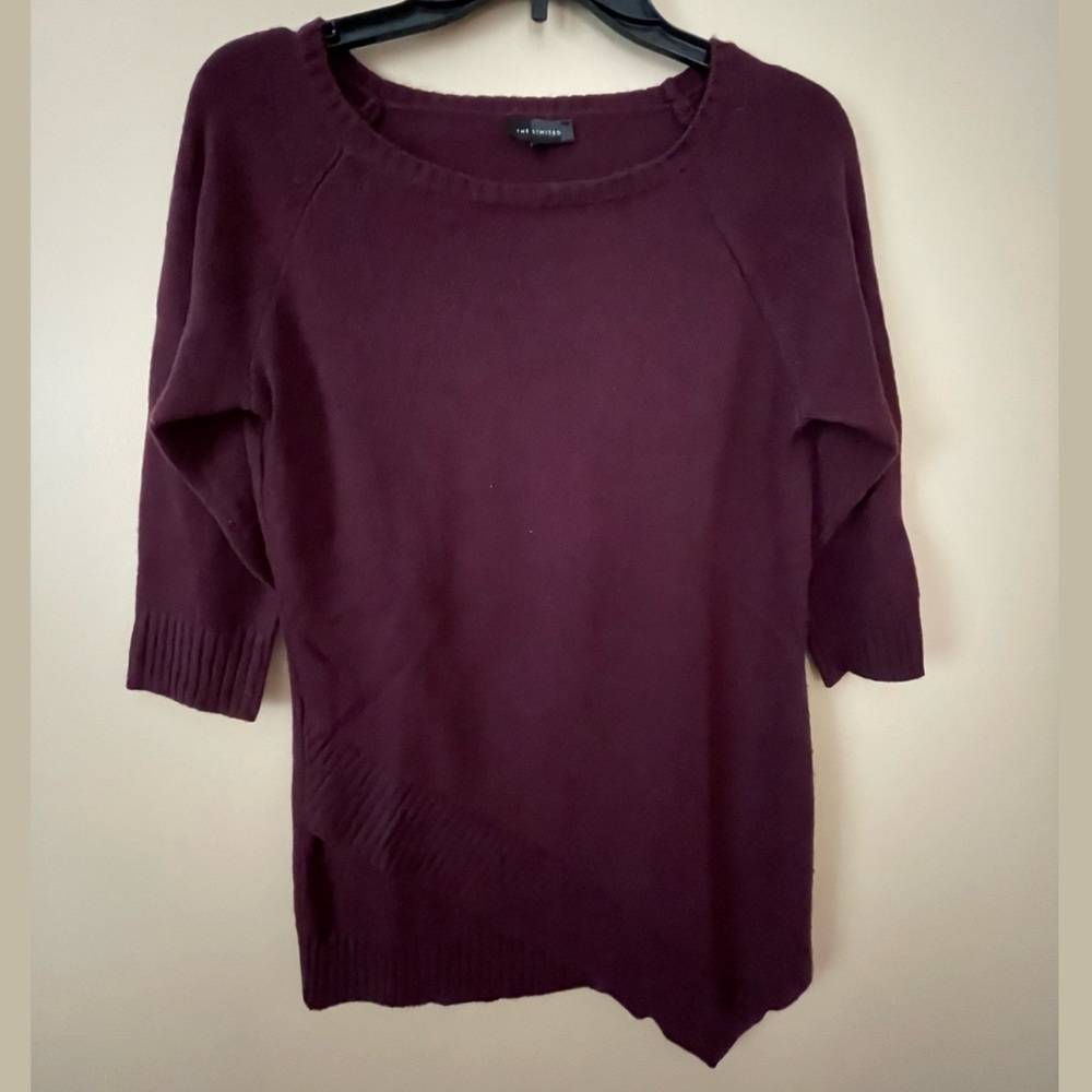 Asymmetric maroon knit shirt